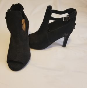 Torrid peep toe pumps.